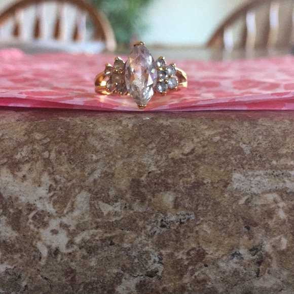 BEAUTIFUL RING - Picture 2 of 3